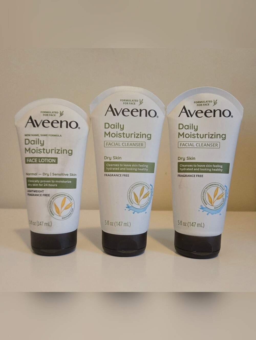New Aveeno Daily Moisturizing Skincare Set (3 Items)
